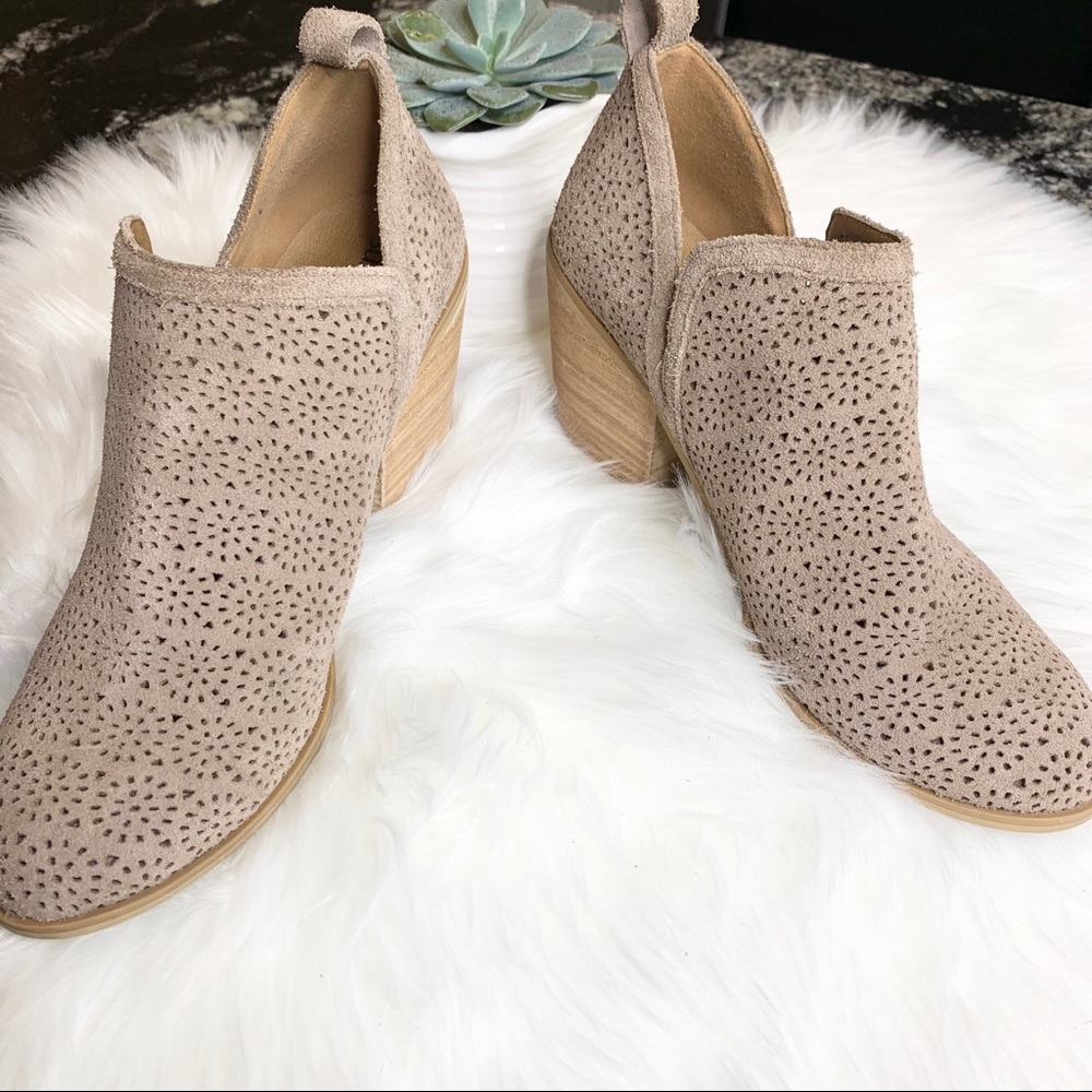 SUSINA Camden Perforated Taupe Suede Booties 8.5 - Picture 4 of 7